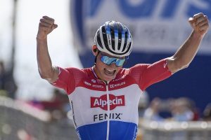 Van der Poel primera etapa UAE Tour 2021