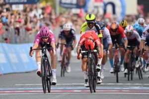 Segunda victoria Demare Giro