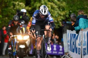 cavagna aterriza movistar team