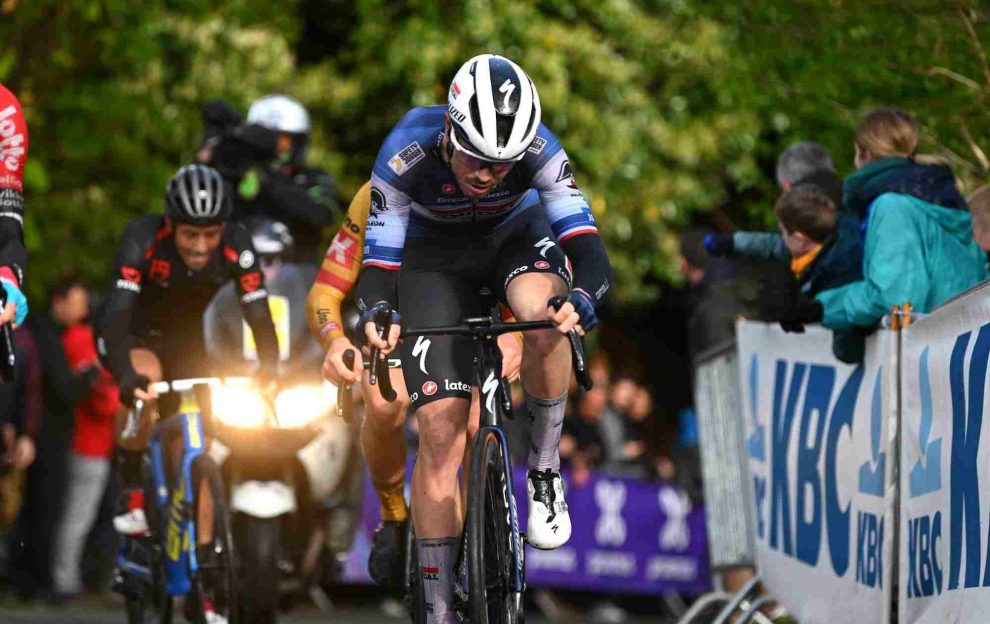 cavagna aterriza movistar team