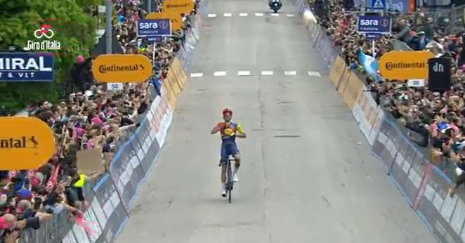 carlos verona haciendo solitario