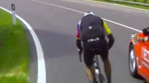 bernal delante maglia rosa