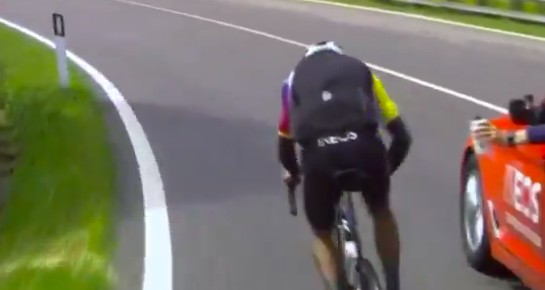 bernal delante maglia rosa