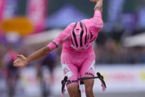 del toro vencedor bormio mortirolo