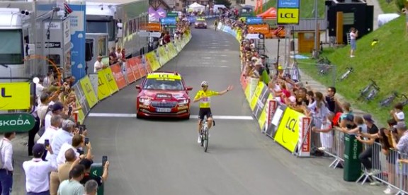 pogacar años luz dauphine