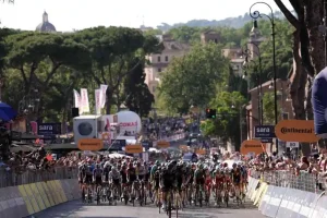 jonathan milan cierra el giro de italia imponiendose en roma