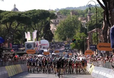 jonathan milan cierra el giro de italia imponiendose en roma