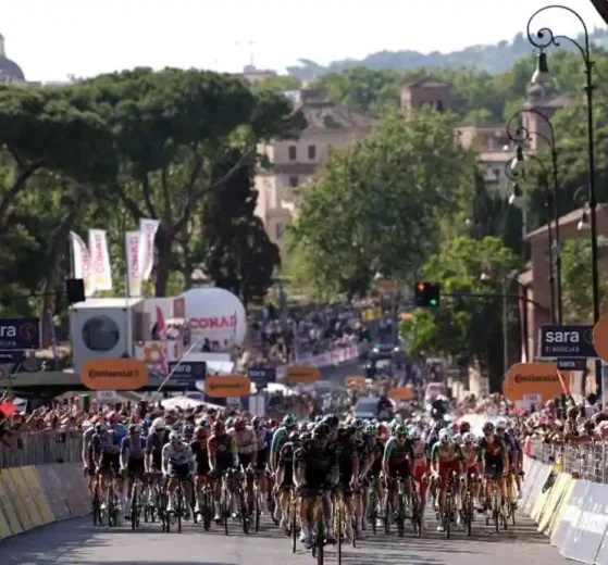 jonathan milan cierra el giro de italia imponiendose en roma
