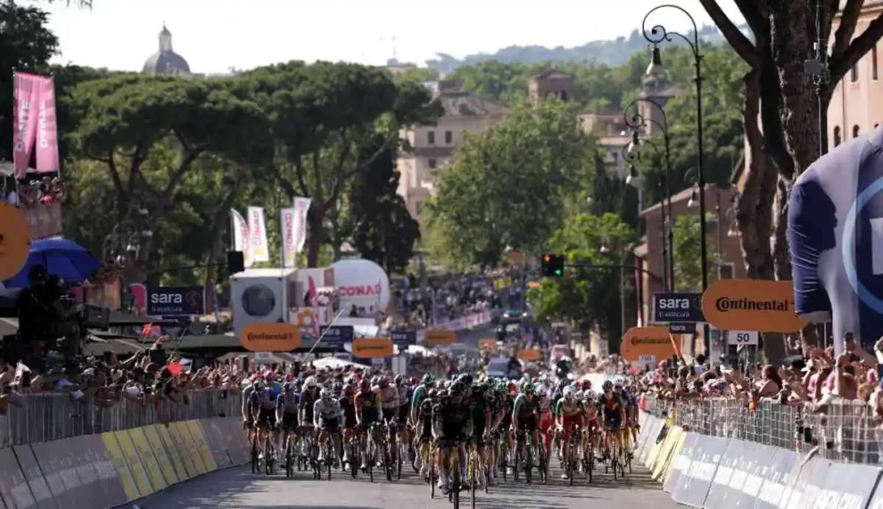 jonathan milan cierra el giro de italia imponiendose en roma