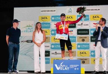 Anthon Charmig (Uno-X) consigue su segunda victoria profesional en la etapa más larga del Tour Auvergne-Rhone-Alpes
