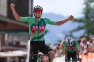 Ibón Ruiz consigue su primera victoria profesional en un doblete para el Equipo Kern Pharma