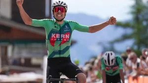 Ibón Ruiz consigue su primera victoria profesional en un doblete para el Equipo Kern Pharma