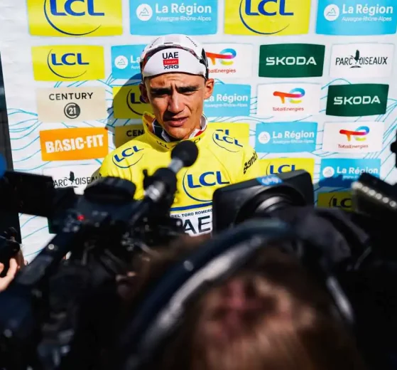 Isaac del Toro asciende al tercer lugar en el ranking UCI