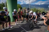 Tadej Pogacar se exhibe en la primera etapa del Tour de Suiza