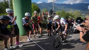 Tadej Pogacar se exhibe en la primera etapa del Tour de Suiza