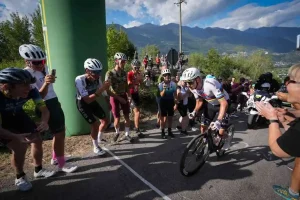 Tadej Pogacar se exhibe en la primera etapa del Tour de Suiza