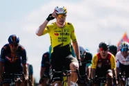Wout van Aert triunfa al esprint y consigue la segunda victoria para el Visma Lease a Bike