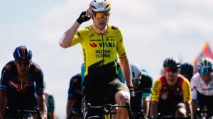 Wout van Aert triunfa al esprint y consigue la segunda victoria para el Visma Lease a Bike