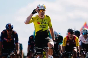 Wout van Aert triunfa al esprint y consigue la segunda victoria para el Visma Lease a Bike