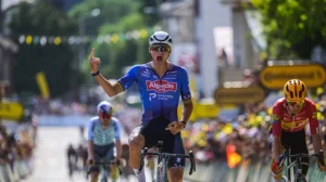 Mathieu Van der Poel consigue la victoria en la jornada previa al día de descanso