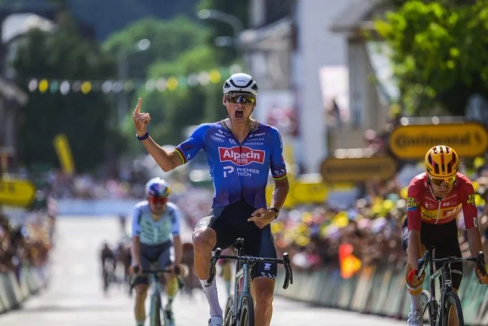 Mathieu Van der Poel consigue la victoria en la jornada previa al día de descanso