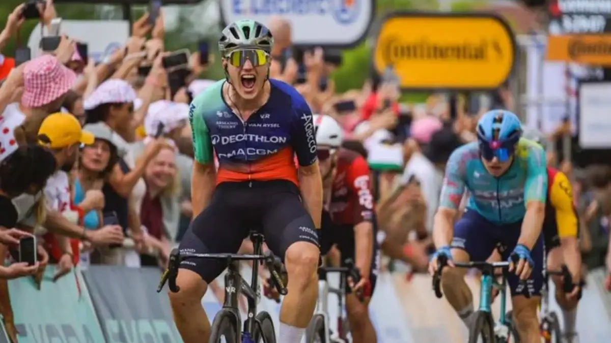 Olav Kooij se lleva el triunfo en el primer sprint del Tour de Francia