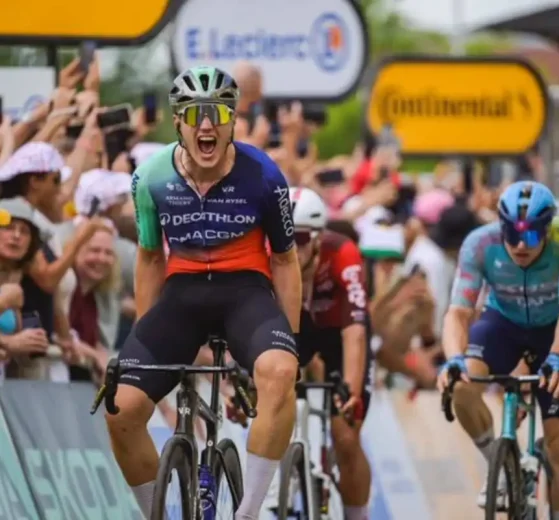 Olav Kooij se lleva el triunfo en el primer sprint del Tour de Francia