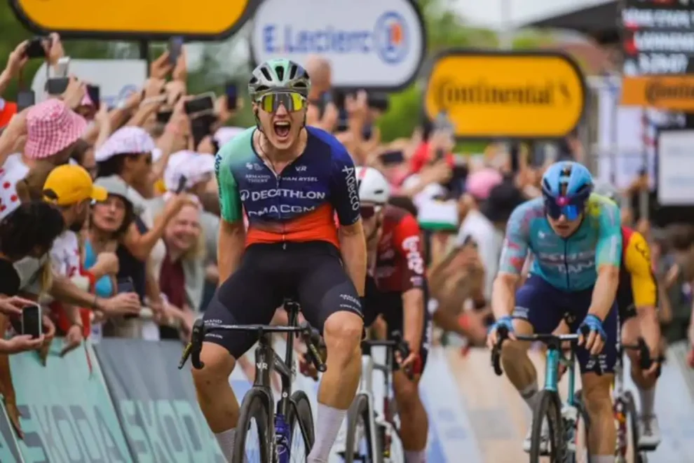 Olav Kooij se lleva el triunfo en el primer sprint del Tour de Francia