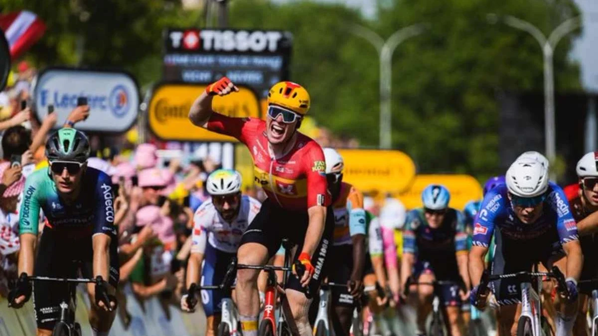 Soren Waerenskjold sorprende en el esprint final en la etapa más rápida de la historia del Tour