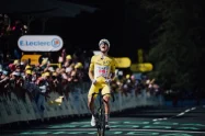 Tadej Pogacar consigue la victoria en Le Lioran y sigue aumentando su renta en la CG
