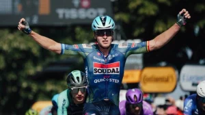 Tim Merlier repite victoria al esprint en la octava etapa del Tour