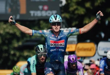 Tim Merlier repite victoria al esprint en la octava etapa del Tour