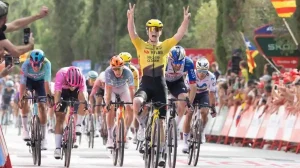Matthew Brennan y Tadej Pogacar dominan La Vuelta con reparto de victorias