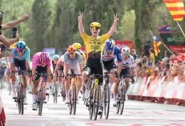 Matthew Brennan y Tadej Pogacar dominan La Vuelta con reparto de victorias