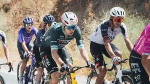 Wout van Aert se mete en la lucha por el maillot de la montaña