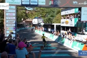 Davide Piganzoli triunfa en el Giro dell'Emilia por delante de Pidcock y Onley