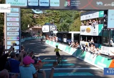 Davide Piganzoli triunfa en el Giro dell'Emilia por delante de Pidcock y Onley