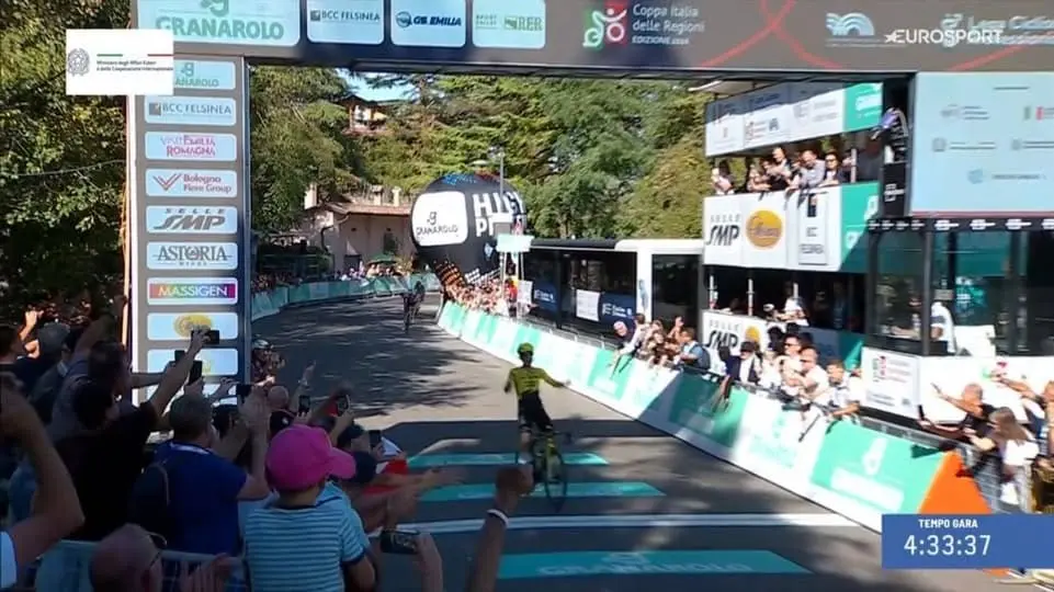 Davide Piganzoli triunfa en el Giro dell'Emilia por delante de Pidcock y Onley